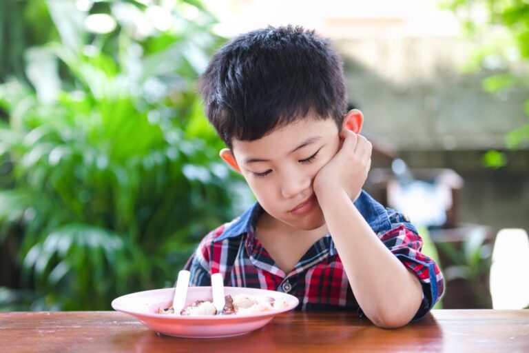 Mi hijo no quiere comer: causas y soluciones según especialista