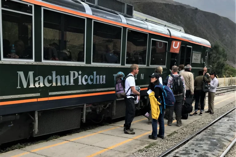 Trenes a Machu Picchu suspendidos por paro y protestas en Cusco