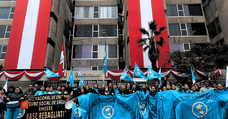 Huelga indefinida de enfermeras de EsSalud afecta hospitales desde el 9 de septiembre