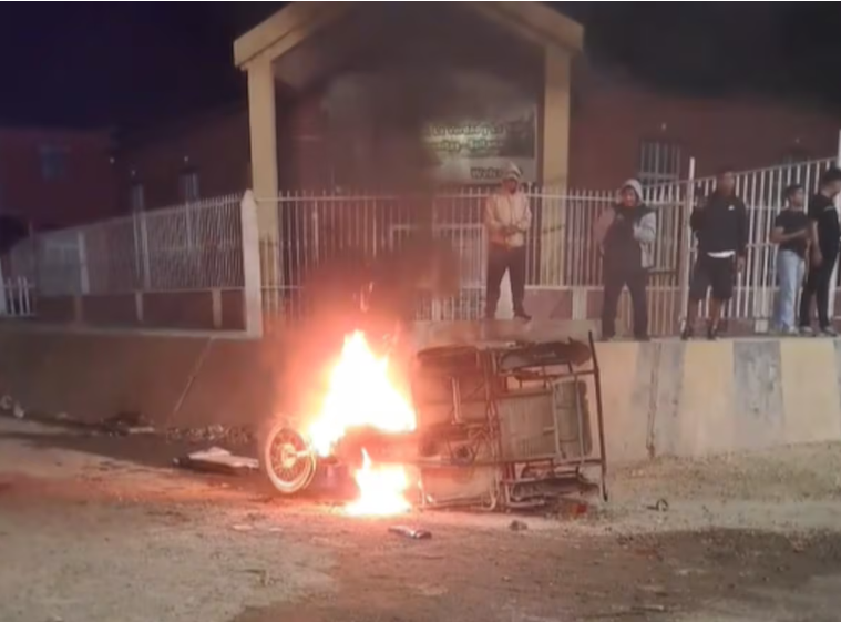 Vecinos incendiaron mototaxi tras asalto frustrado en Sullana
