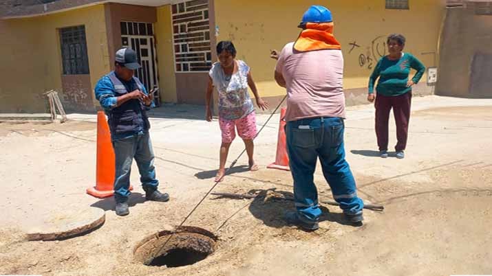 EPS Grau retira basura de alcantarillado en Piura y restablece servicio