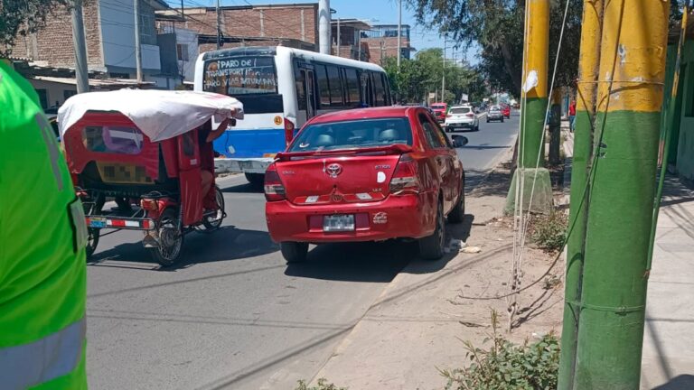 Conductor huye durante intervención y secuestra a trabajadoras del SATP Conductor huye durante intervención y secuestra a trabajadoras del SATP