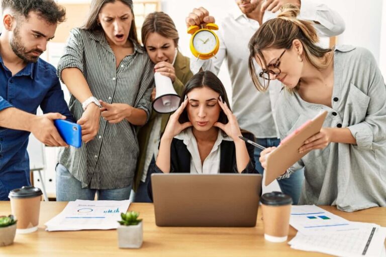 El impacto del estrés laboral en trabajadores y organizaciones piuranas