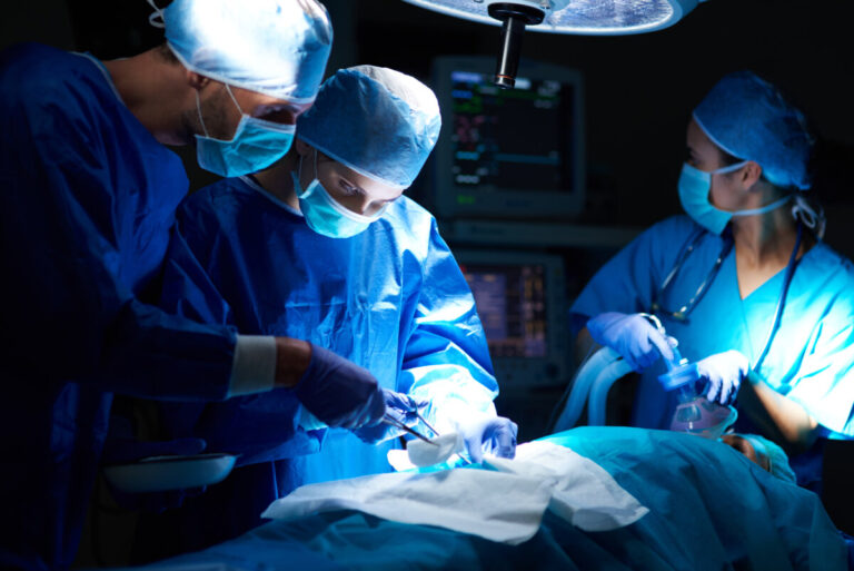 Conoce todo sobre las cirugías: tipos, riesgos y cuidados postoperatorios