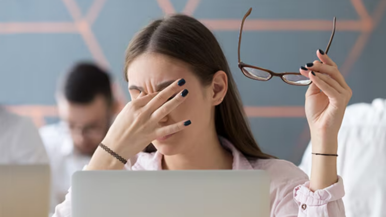 Fatiga ocular en el trabajo: Estrategias efectivas para prevenirla