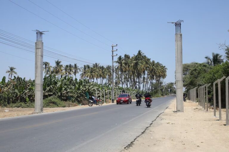Alameda de ingreso a Querecotillo genera controversia por riesgo en carretera