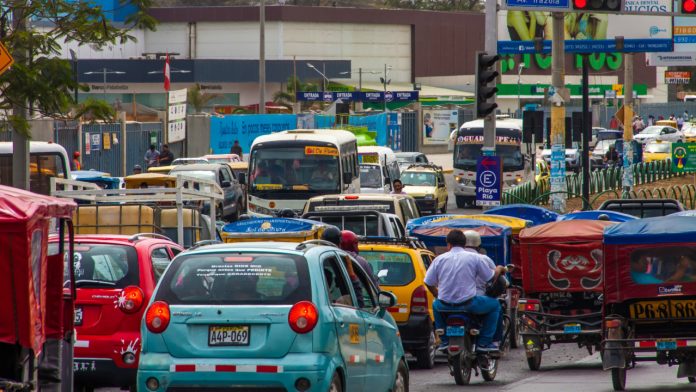 Impacto económico del cierre de vías y la congestión vehicular en Piura