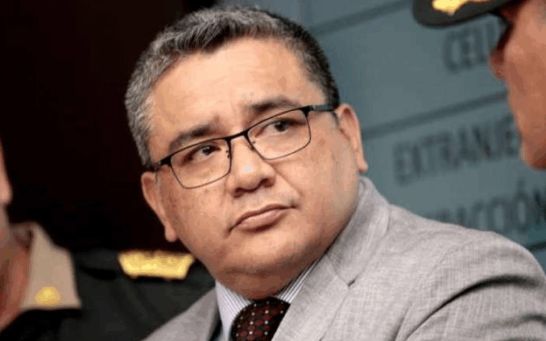 Ministro Juan José Santiváñez recibe permiso para viajar a Suiza pese a impedimento judicial