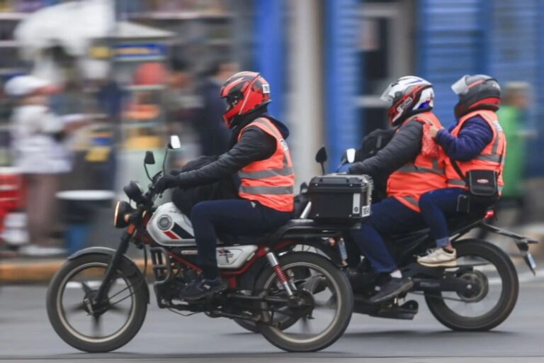 Conductores de motocicletas serán multados por no portar chaleco o casco certificado