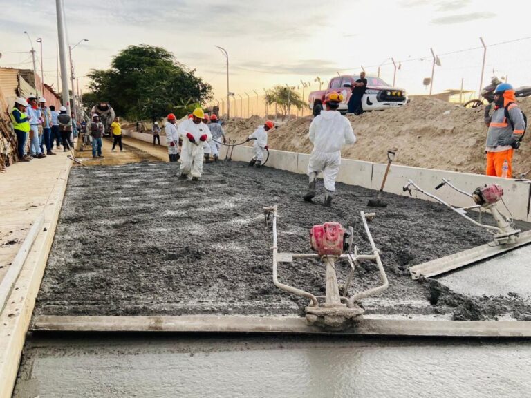 Más de 20 mil vecinos serán beneficiados con obras de pistas y veredas en El Indio Más de 20 mil vecinos serán beneficiados con obras de pistas y veredas en El Indio