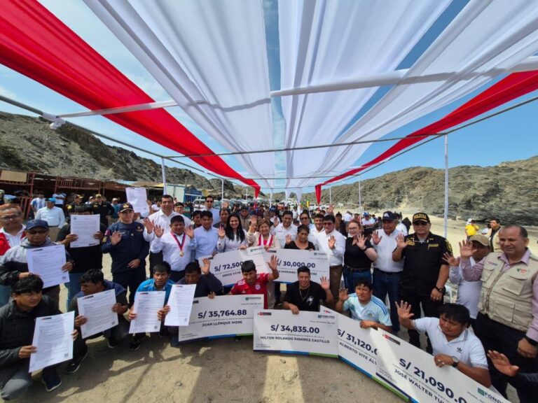 Desembarcadero artesanal La Islilla comenzó a construirse en Piura Desembarcadero artesanal La Islilla comenzó a construirse en Piura