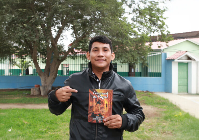 Conoce al cineasta piurano Jhan Risco Arellano, quien presenta su segundo libro “Corazones de papel”