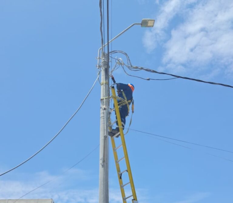 Conexiones eléctricas informales provocan amago de incendio en el Mercado de Piura