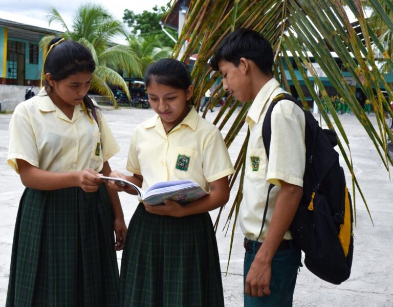 Programa Juntos del Midis mejora aprobación escolar y reduce repitencia en secundaria Programa Juntos del Midis mejora aprobación escolar y reduce repitencia en secundaria