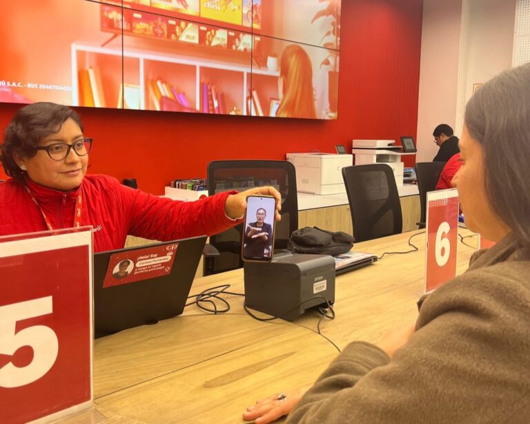 Inclusión sin límites: cómo la Lengua de Señas impulsa la igualdad en salud, educación y atención al cliente