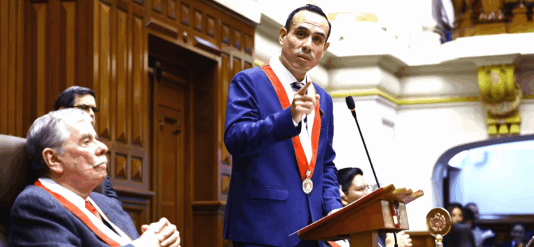 José Jerí asume la presidencia tras vacancia de Dina Boluarte, en medio de denuncias y cuestionamientos