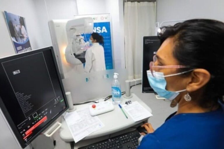 Minsa brinda tratamiento a más de 21 mil mujeres con cáncer de mama e intensifica campaña preventiva