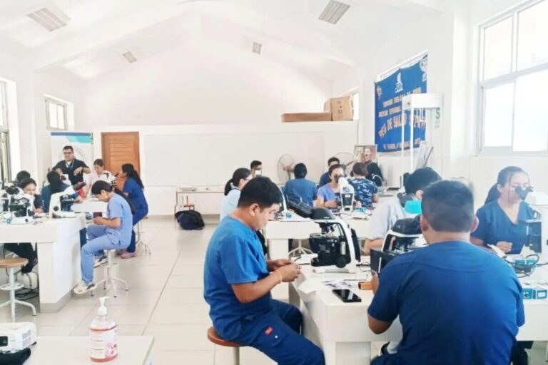 Congreso insiste en ley que autoriza nombrar al 100 % del personal CAS de salud Congreso insiste en ley que autoriza nombrar al 100 % del personal CAS de salud