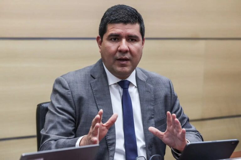 MEF tiene nuevo viceministro: Gerardo López Gonzales asume el cargo MEF tiene nuevo viceministro: Gerardo López Gonzales asume el cargo