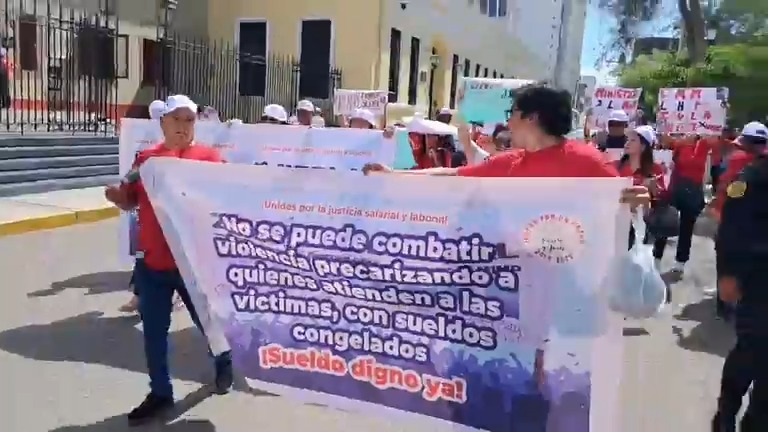 Trabajadores del programa Warmiñan exigen mejoras laborales en Piura