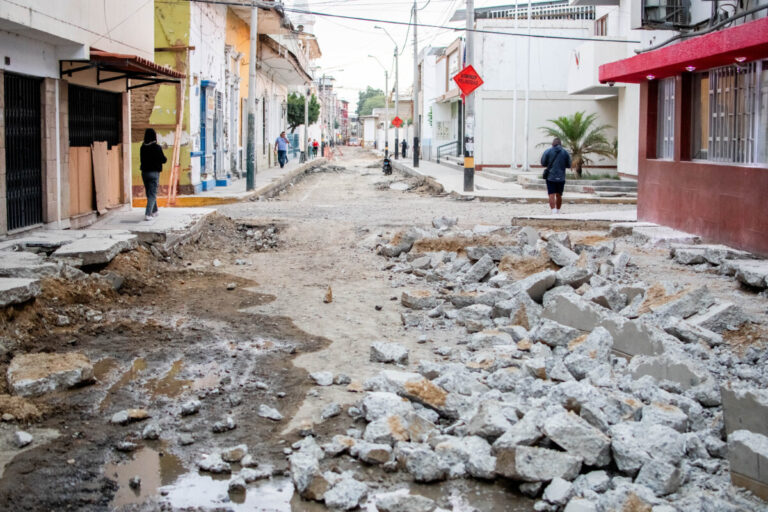 Paralizan obras de reconstrucción en el Centro Histórico de Piura por interferencias subterráneas