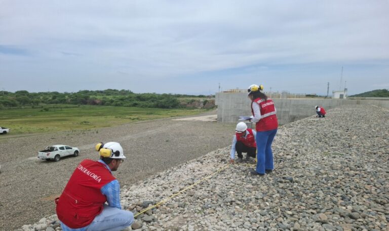 Contraloría detecta presunta responsabilidad penal en 12 funcionarios por obra del Proyecto Chira Piura Contraloría detecta presunta responsabilidad penal en 12 funcionarios por obra del Proyecto Chira Piura