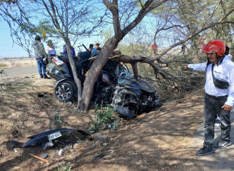 Chofer resulta gravemente herido tras despiste en la carretera Piura – Paita Chofer resulta gravemente herido tras despiste en la carretera Piura – Paita