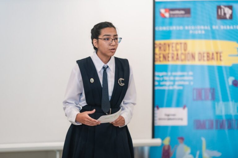 Jóvenes piuranos debaten por la democracia en la gran final de Generación Debate Piura