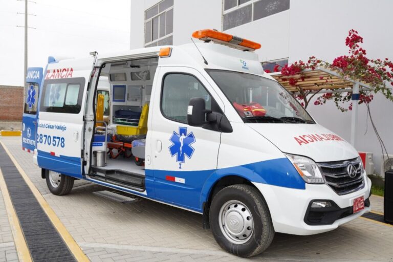 UCV Piura fortalece su sistema de atención médica con la adquisición de una ambulancia totalmente equipada