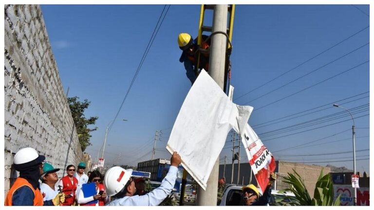 Enosa exhorta no usar postes de redes eléctricas para propaganda política y otros para evitar interrupciones y riesgos eléctricos