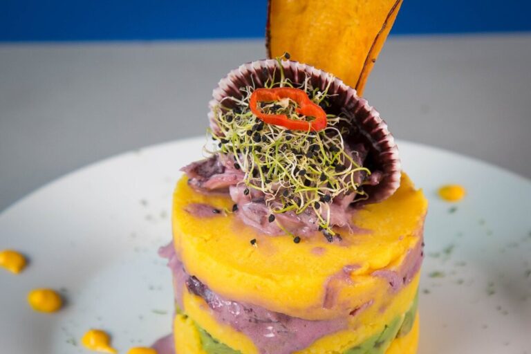 Causa limeña con pulpo al olivo una receta peruana llena de sabor y tradición Causa limeña con pulpo al olivo una receta peruana llena de sabor y tradición