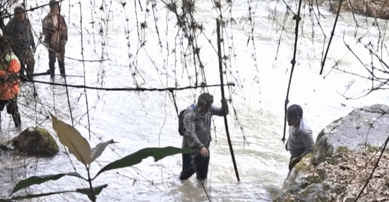 Madre muere y su hija sigue desaparecida tras intentar cruzar una quebrada en Cajamarca