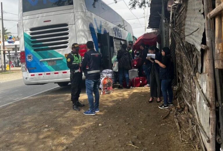 Intervienen a diez extranjeros en situación irregular durante operativo en Marcavelica