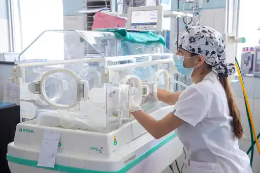 EsSalud realiza traslado aeromédico de recién nacida en estado crítico