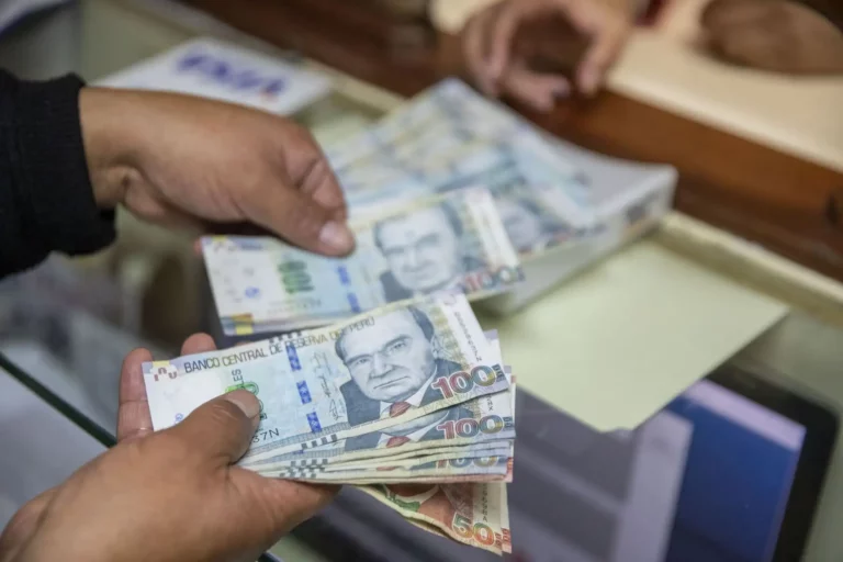 Trabajadores del Estado recibirán aguinaldo de 300 soles