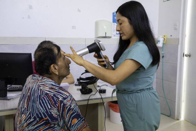 EsSalud Piura acerca atención especializada en retina a provincias y reduce tiempos de espera EsSalud Piura acerca atención especializada en retina a provincias y reduce tiempos de espera