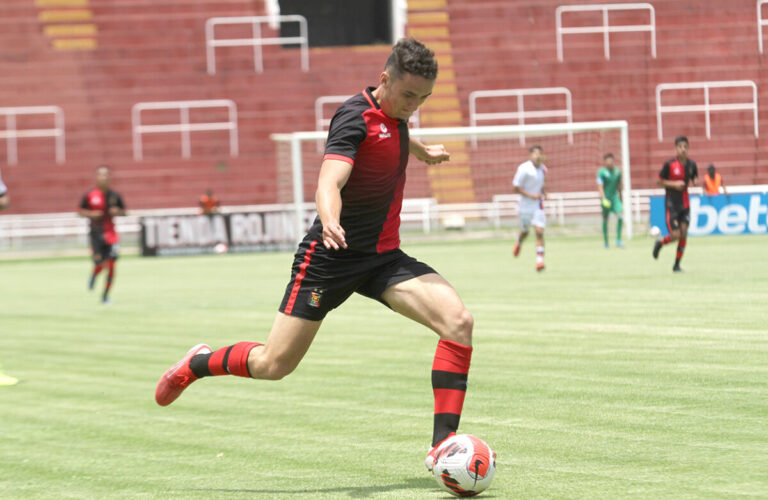 Mariano Barreda llega a Alianza Atlético como refuerzo ofensivo