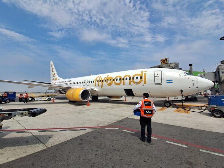 Flybondi inicia sus operaciones en Perú y conecta Lima con Puerto Iguazú