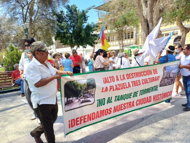 Vecinos marchan contra instalación de tanque de tormentas en la Plaza Tres Culturas