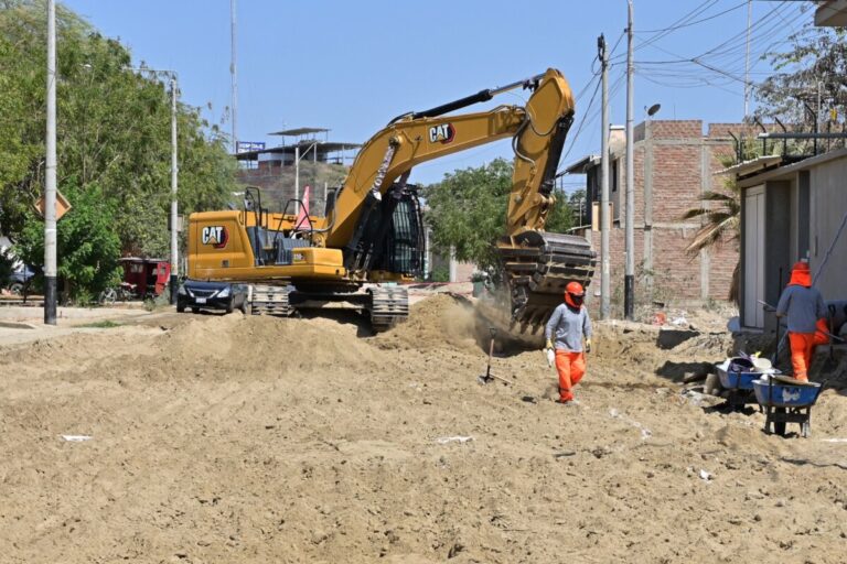 Inician construcción de pistas y veredas en la urb. Los Educadores por más de S/ 8.6 millones Inician construcción de pistas y veredas en la urb. Los Educadores por más de S/ 8.6 millones