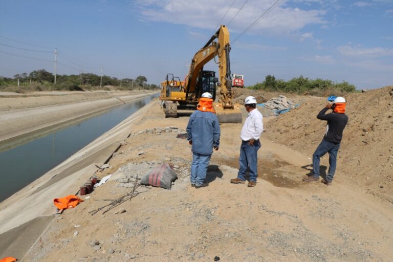 Proyecto Chira Piura culmina mantenimiento del canal Daniel Escobar Proyecto Chira Piura culmina mantenimiento del canal Daniel Escobar