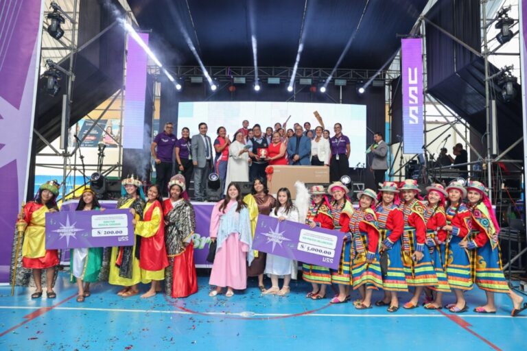 La Universidad Señor de Sipán realizó con éxito el I Concurso Regional Interescolar de Villancicos en Piura La Universidad Señor de Sipán realizó con éxito el I Concurso Regional Interescolar de Villancicos en Piura