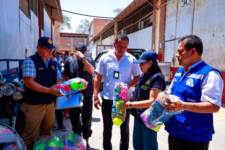 Autoridades decomisan juguetes y productos sin control sanitario en la zona industrial de Piura