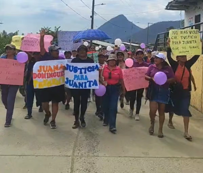 Familiares y pobladores exigen justicia por asesinato de Juanita Domínguez en Maray Familiares y pobladores exigen justicia por asesinato de Juanita Domínguez en Maray