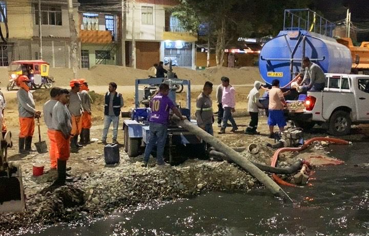 Rotura en red de alcantarillado interrumpe servicio de agua en sectores de Piura Rotura en red de alcantarillado interrumpe servicio de agua en sectores de Piura