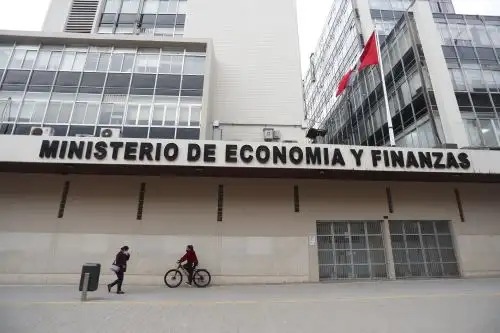 UIT subirá a S/ 5 500 desde enero de 2026, según el MEF