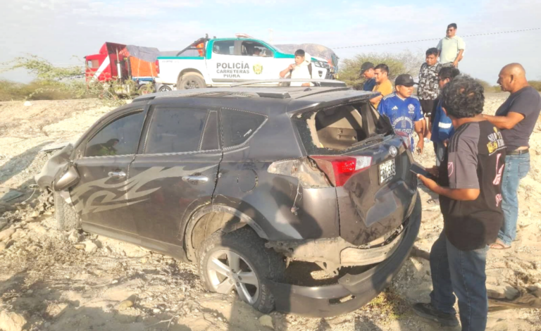 Dos muertos deja violento despiste de camioneta en la carretera Piura – Chiclayo Dos muertos deja violento despiste de camioneta en la carretera Piura – Chiclayo