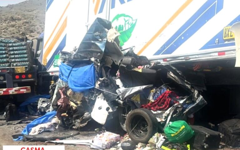 Tragedia en navidad: familia fallece tras choque múltiple en Casma