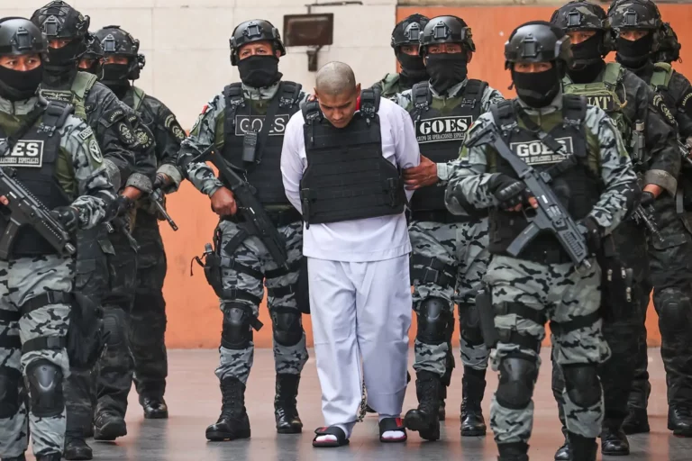 “El Monstruo” llega al penal de máxima seguridad: así fue su traslado a la Base Naval del Callao