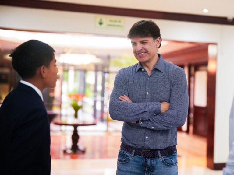 Fernando Morientes lidera jornada de reflexión sobre educación y deporte junto a la UCV